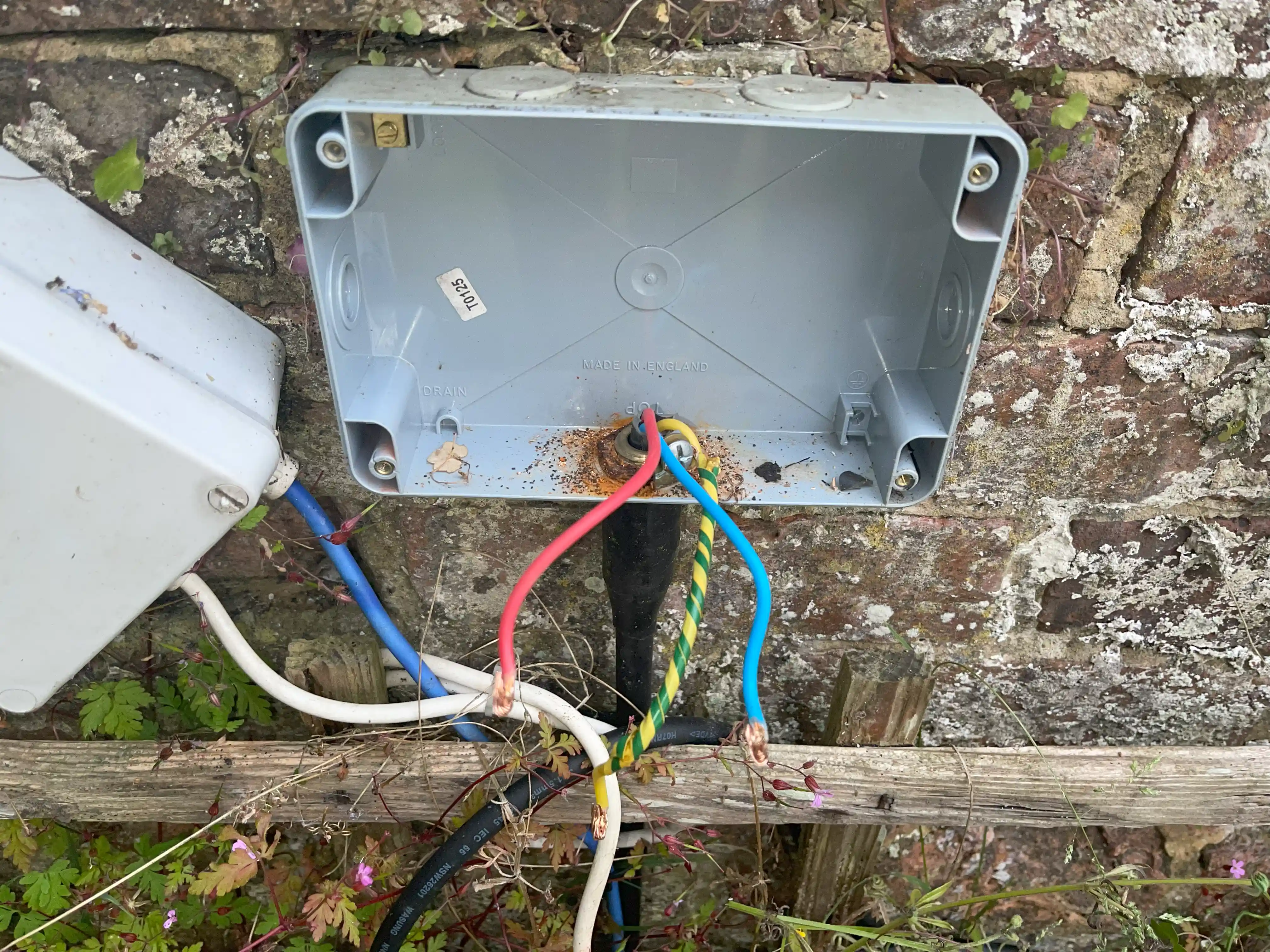 24 Hours Emergency Electrician near Isleworth